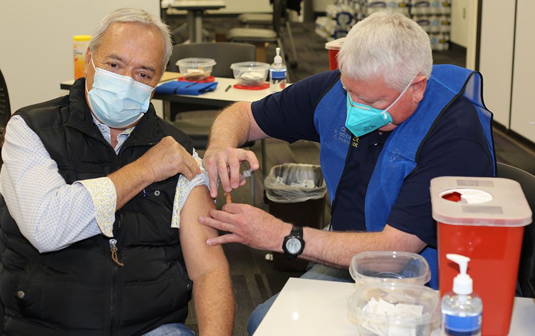 mayor taking the Vaccine